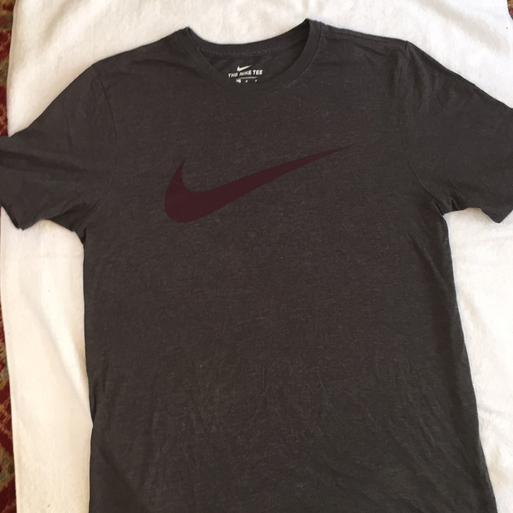 Nike gray t-shirt, men’s M